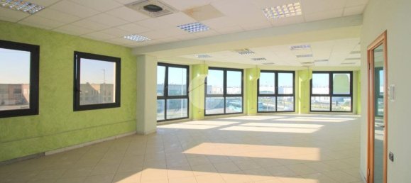 Bureau à Torbole Casaglia, Italy 100m² No. 84625 3