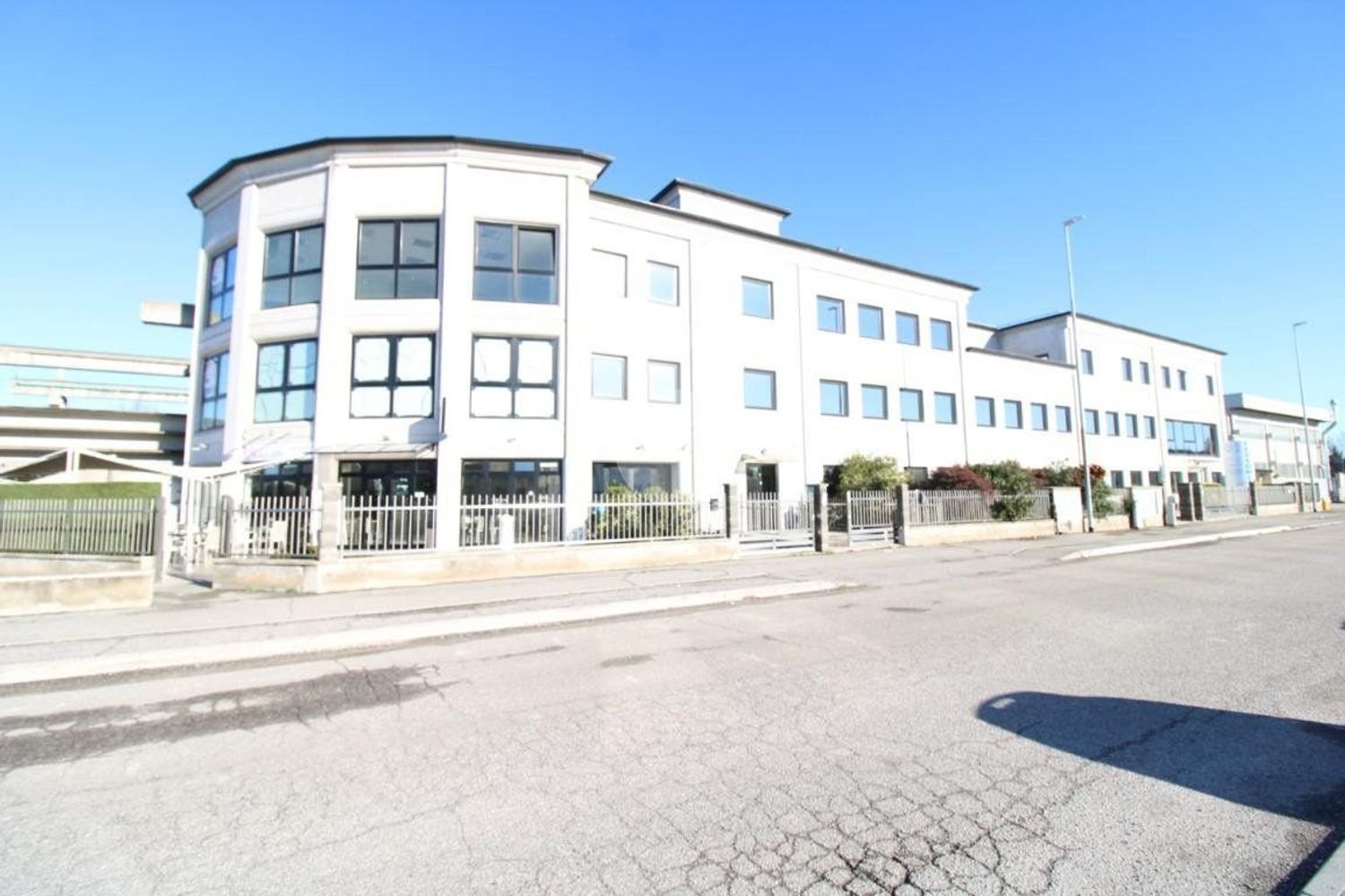 Bureau à Torbole Casaglia, Italy 100m² No. 84625