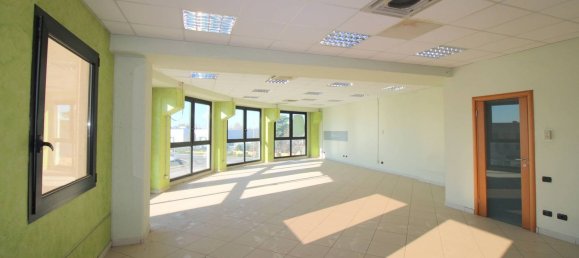 Bureau à Torbole Casaglia, Italy 100m² No. 84625 12