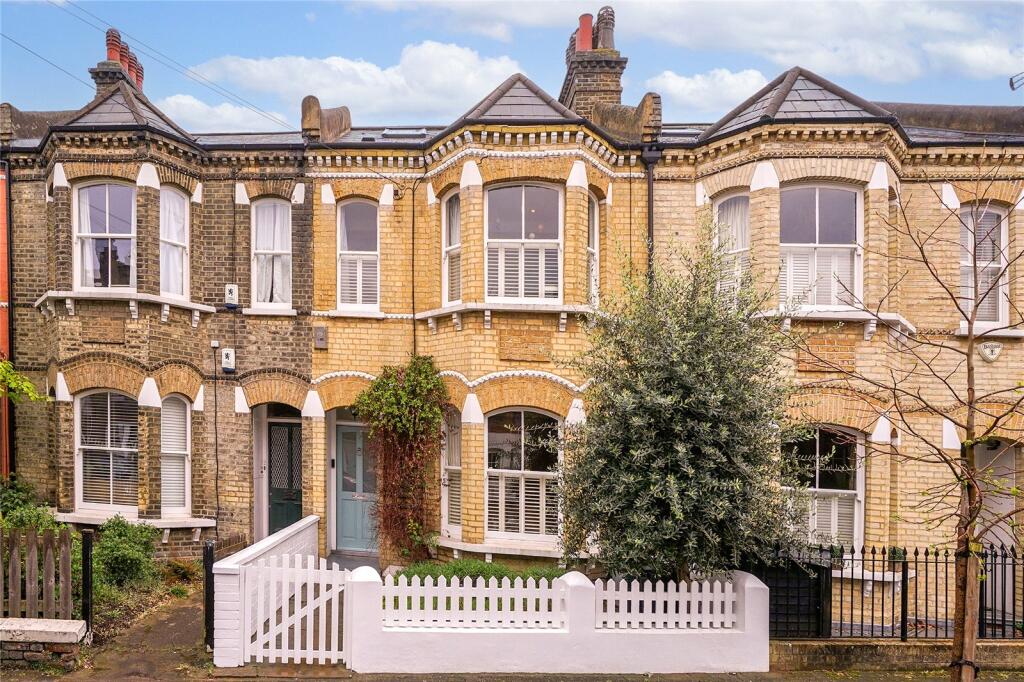 4 bedrooms House in London, United Kingdom No. 5198