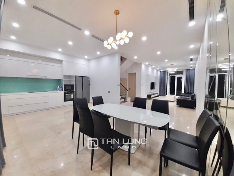 Villa de 5 dormitorios en Tay Ho, Vietnam No. 810