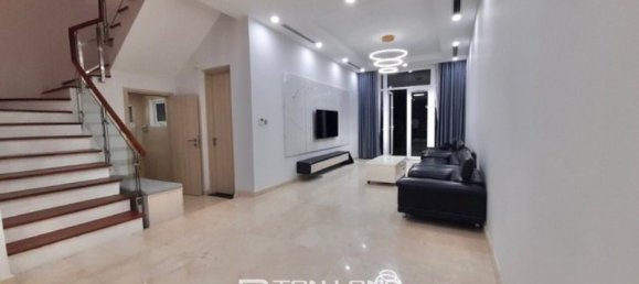 Villa de 5 dormitorios en Tay Ho, Vietnam No. 810 3