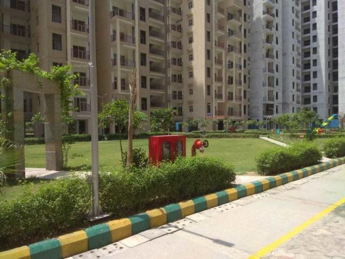 2 bedrooms House in Ghaziabad, India No. 10125