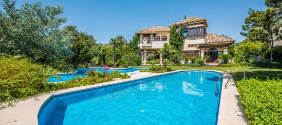 8 bedrooms Villa in Malaga, Spain No. 104579 6
