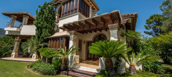 8 bedrooms Villa in Malaga, Spain No. 104579 2