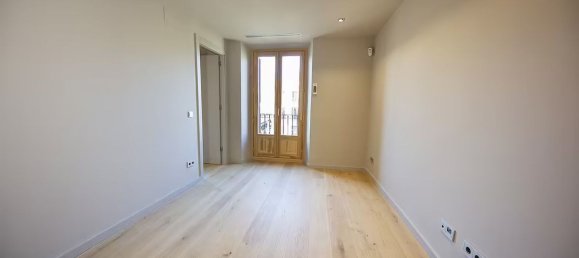 2 Schlafzimmer Wohnung in Ciutat Vella, Spain, Nr. 25636 3