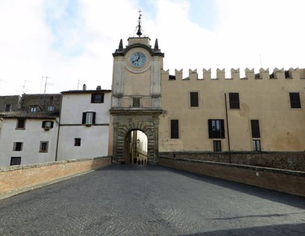 Casa de 7 habitaciónes en Capranica, Italy No. 198761