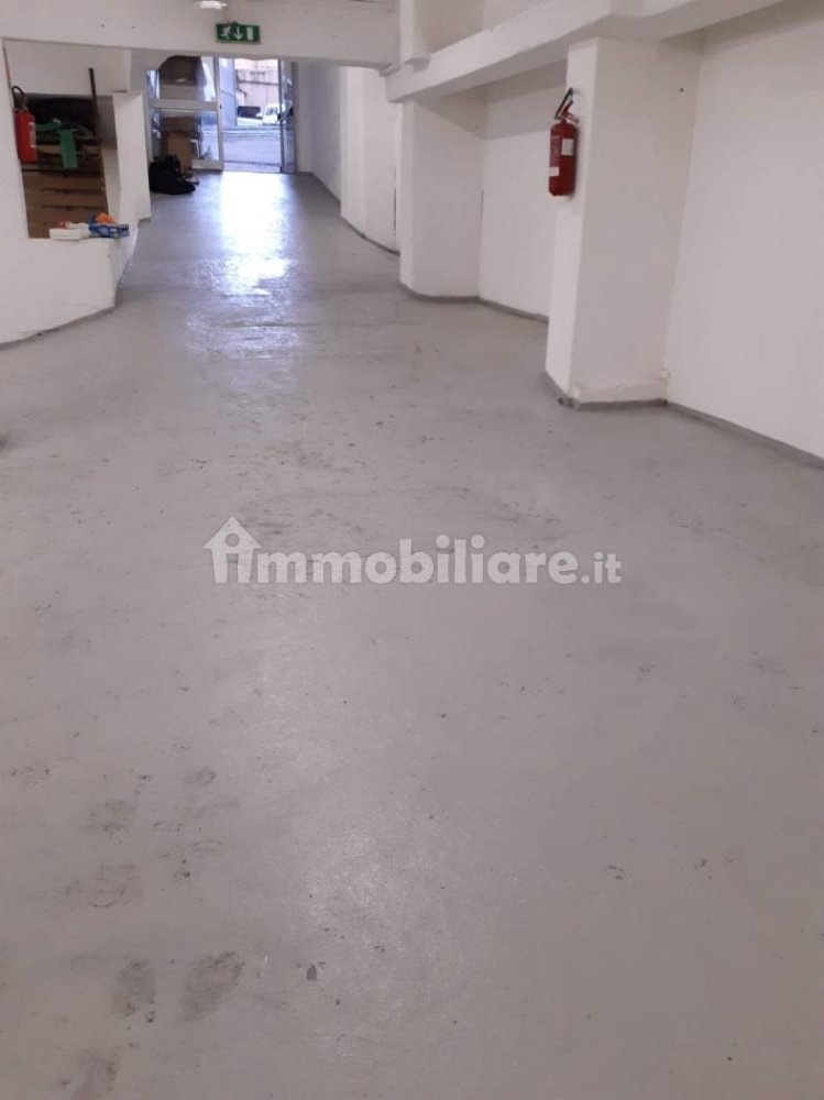 2غرفة عقار تجاري في Genoa, Italy رقم 31681