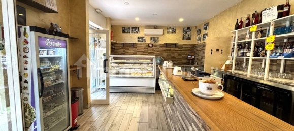 3 rooms Commercial property in Rome, Italy No. 289859 2