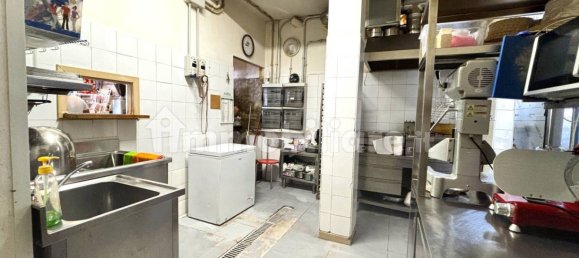 3 rooms Commercial property in Rome, Italy No. 289859 8