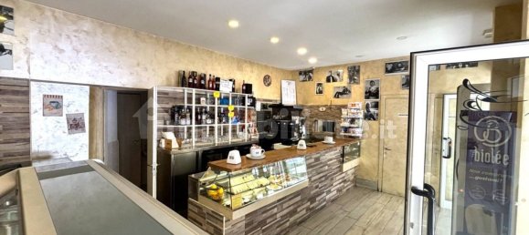 3 rooms Commercial property in Rome, Italy No. 289859 4