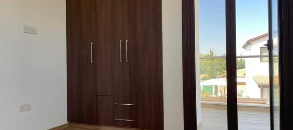 3 Schlafzimmer Gewerbliche Immobilie in Oroklini, Cyprus, Nr. 80737 2