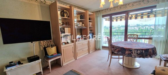 Квартира с 3 спальнями в Лимож, Франция № 335655 4