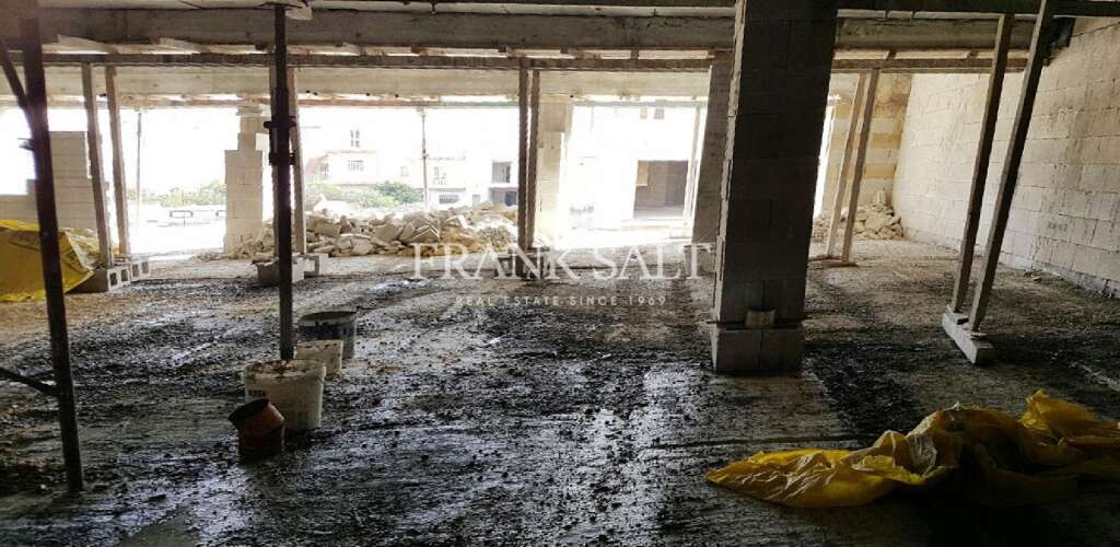 842m² Office in Santa Venera, Malta No. 11934