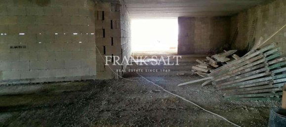 842m² Office in Santa Venera, Malta No. 11934 3