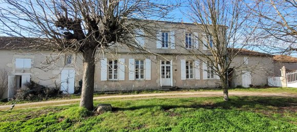 5 bedrooms House in Yves, France No. 103144 2