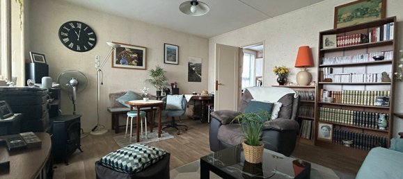 2 bedrooms Apartment in Saint-Jean-de-la-Ruelle, France No. 81192 3