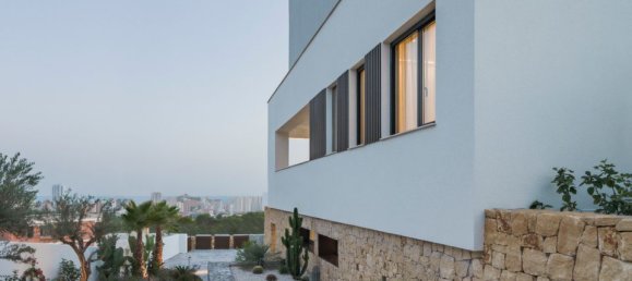 4 bedrooms Villa in Alicante, Spain No. 190482 2