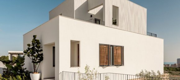 4 bedrooms Villa in Alicante, Spain No. 190482 7