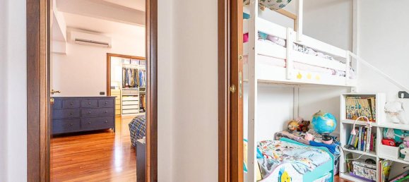 4-salle Appartement à Turin, Italy No. 39411 12