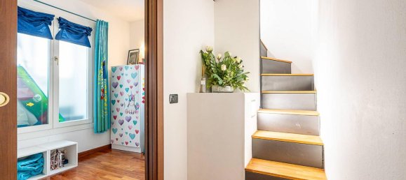 4-salle Appartement à Turin, Italy No. 39411 11