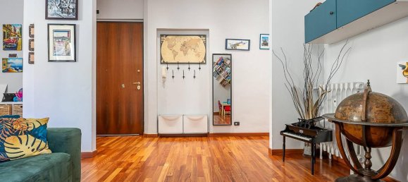 4-salle Appartement à Turin, Italy No. 39411 3