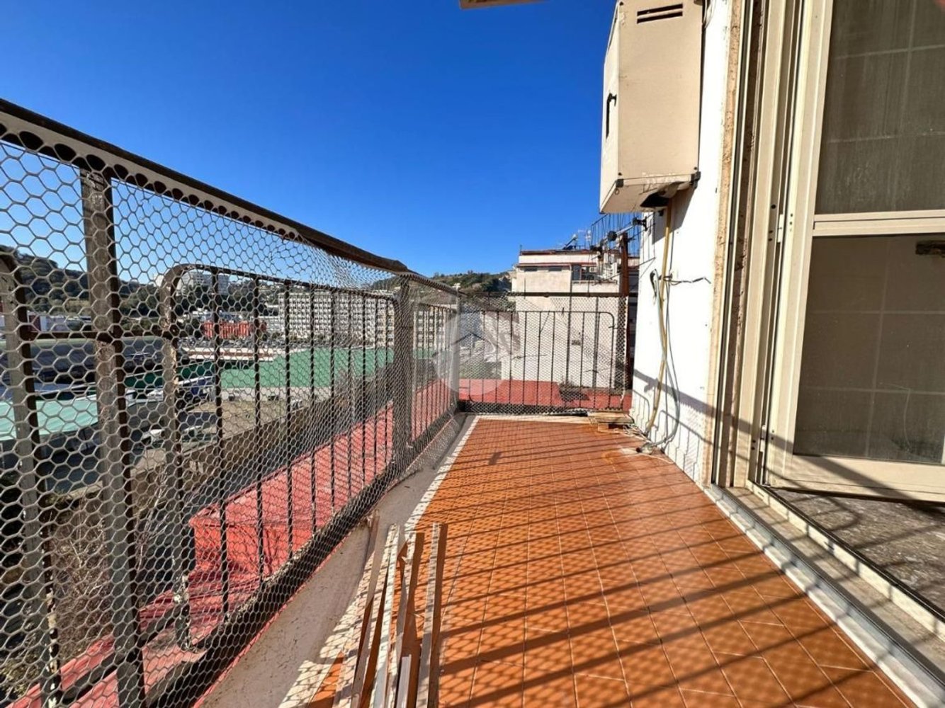 Apartamento de 3 habitaciónes en Pozzuoli, Italy No. 34006