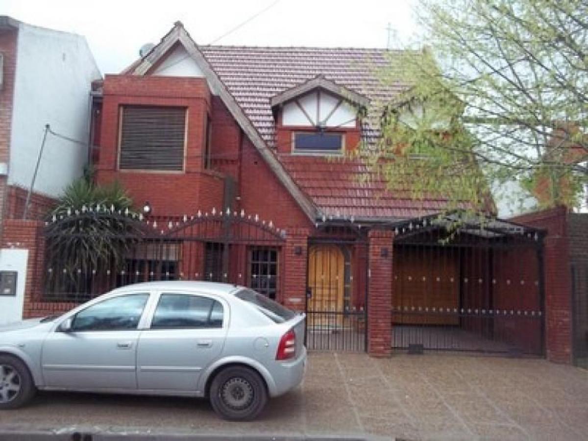 5 bedrooms House in Ituzaingo, Argentina No. 70857