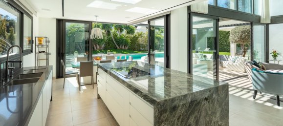 7 bedrooms Villa in Marbella, Spain No. 4470 10