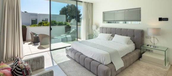 7 bedrooms Villa in Marbella, Spain No. 4470 16