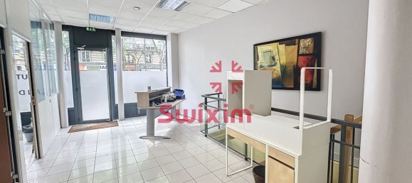 120m² Commercial property in Paris, France No. 169951 4
