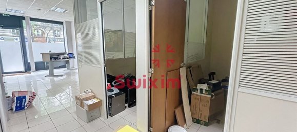 120m² Commercial property in Paris, France No. 169951 6