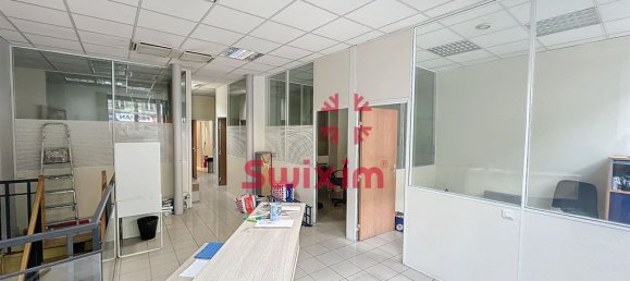 120m² Commercial property in Paris, France No. 169951 2