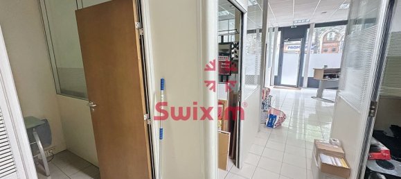 120m² Commercial property in Paris, France No. 169951 5