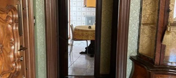 5 rooms Apartment in Turin, Italy No. 37728 10