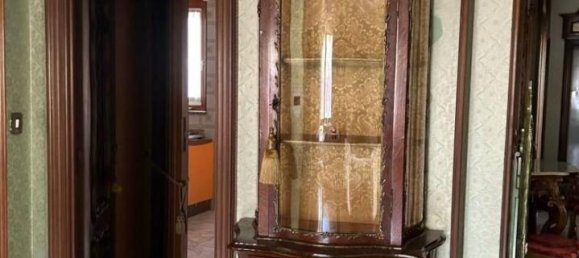 5 rooms Apartment in Turin, Italy No. 37728 8