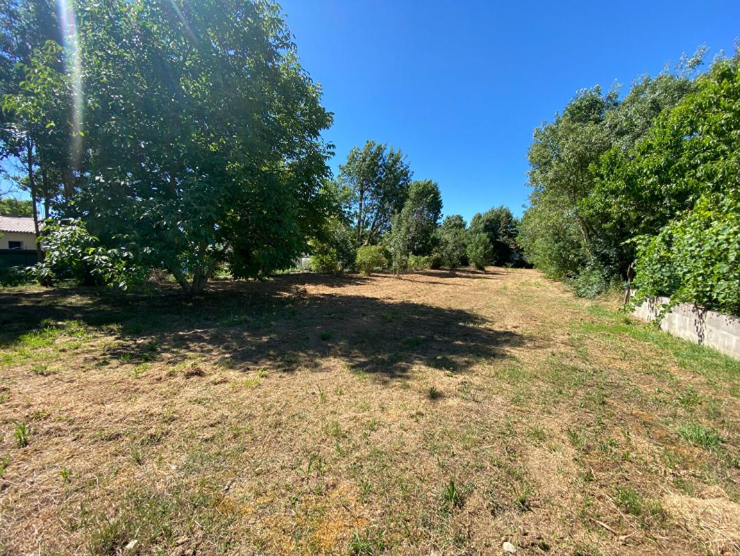 Terreno en Prahecq, France 1610 m² No. 57807