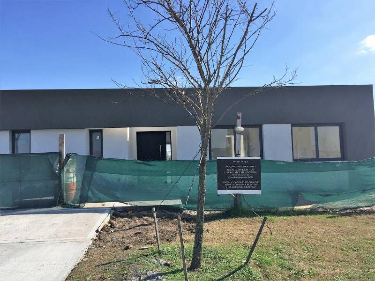 Casa T3 em Escobar, Argentina N.º 3033