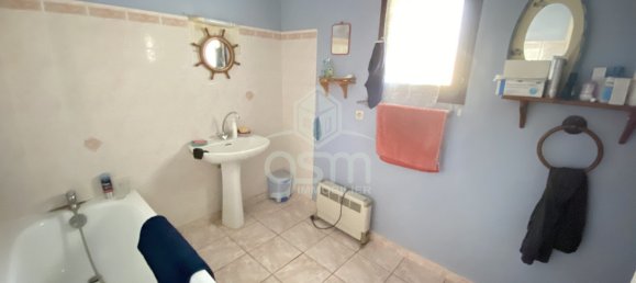 3 bedrooms House in Pouzay, France No. 82613 5