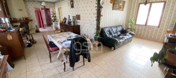 3 bedrooms House in Pouzay, France No. 82613 2