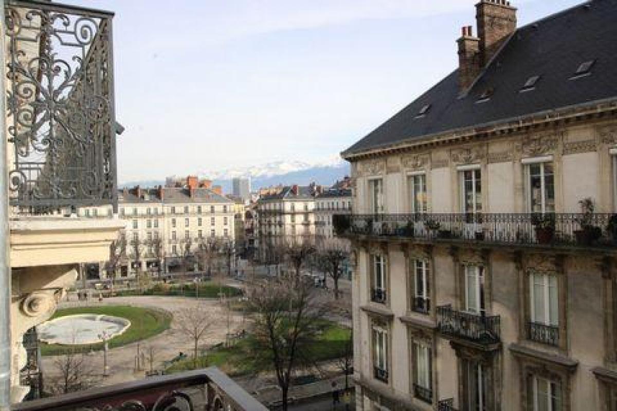 Кондоминиум  с 3 спальнями в Гренобль, Франция № 37354