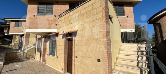 Квартира с 2 комнатами в Торторето, Италия № 9401 2