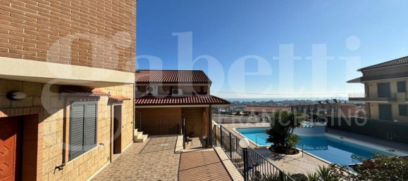 Квартира с 2 комнатами в Торторето, Италия № 9401 21