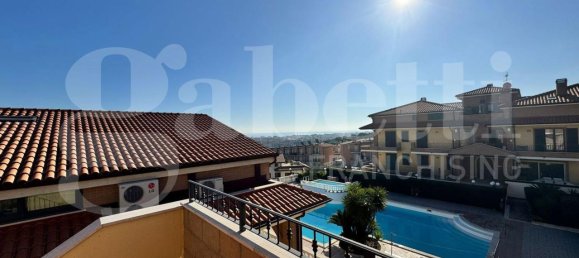 Квартира с 2 комнатами в Торторето, Италия № 9401 19