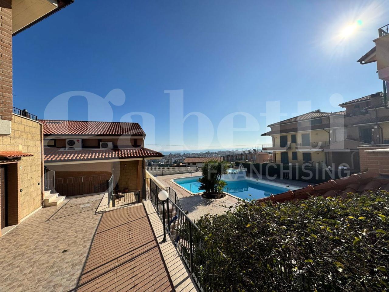 Квартира с 2 комнатами в Торторето, Италия № 9401