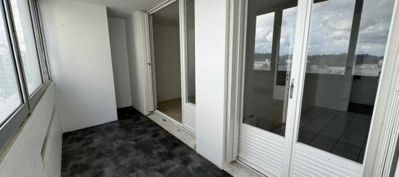 Apartamento de 2 dormitorios en Orleans, France No. 156091 2