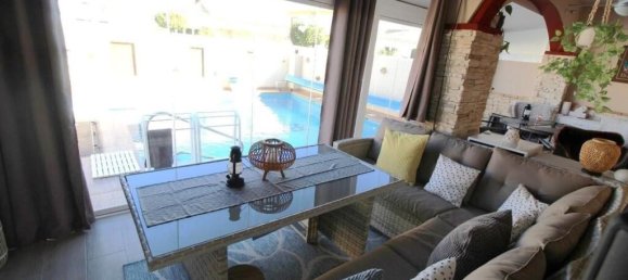 3 bedrooms Villa in Alicante, Spain No. 202100 4