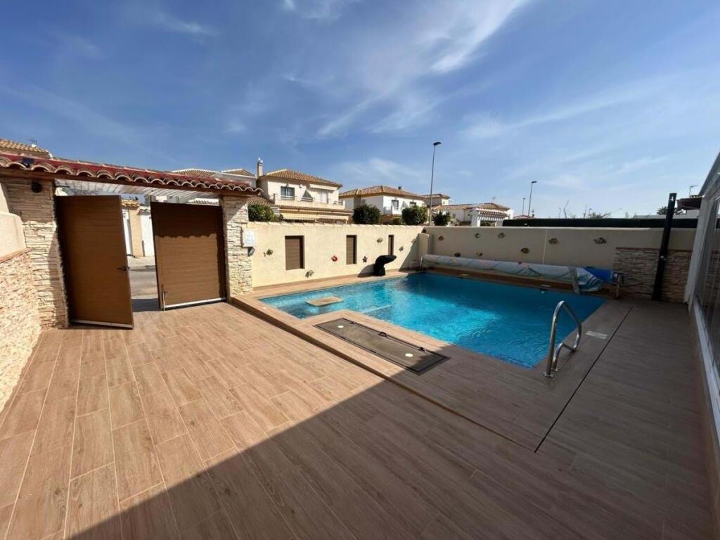 3 bedrooms Villa in Alicante, Spain No. 202100