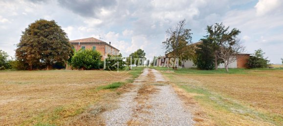 2 bedrooms House in Ferrara, Italy No. 145535 17