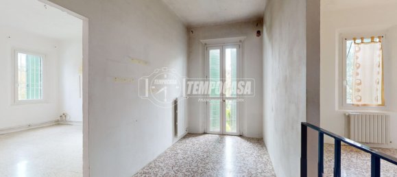 2 bedrooms House in Ferrara, Italy No. 145535 11